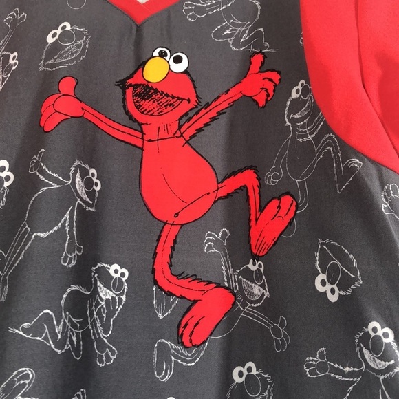 Sesame Street medical top - Picture 2 of 7